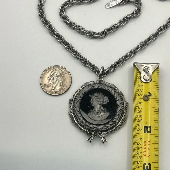 Whiting & Davis intaglio grey cameo silver tone rope chain necklace vintage - Picture 8 of 14